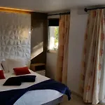 D'hotes La Potiniere Bed & Breakfast