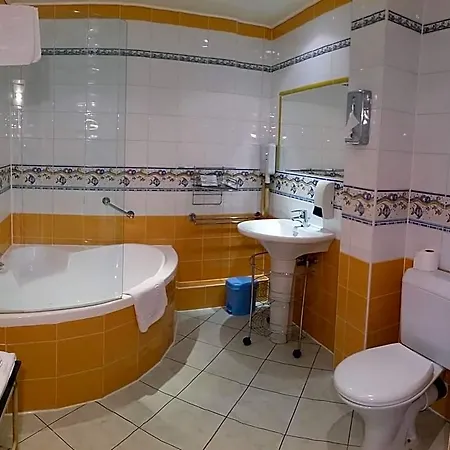 לינה וארוחת בוקר D'hotes La Potiniere 4*