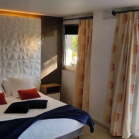 Oda ve Kahvaltı D'hotes La Potiniere 4*