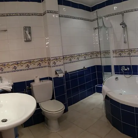 לינה וארוחת בוקר D'hotes La Potiniere 4*