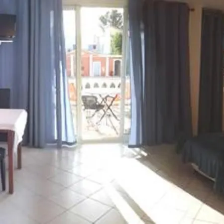 D'hotes La Potiniere Bed & Breakfast