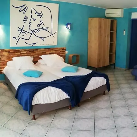 D'hotes La Potiniere לינה וארוחת בוקר 4*