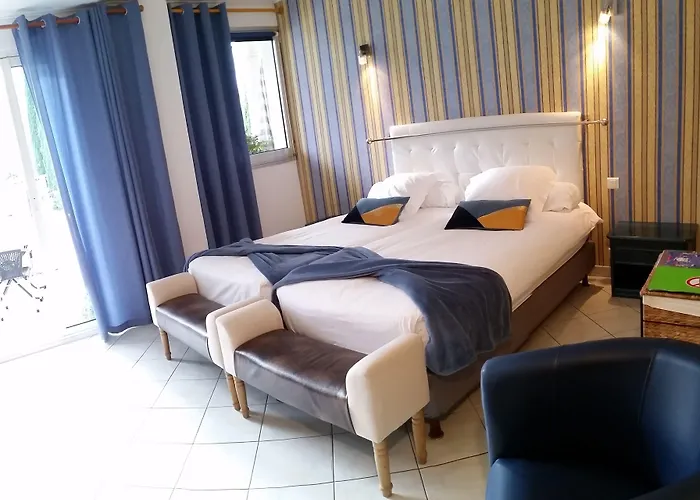 D'hotes La Potiniere Bed & Breakfast 4*