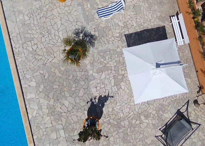 D'hotes La Potiniere Bed & Breakfast